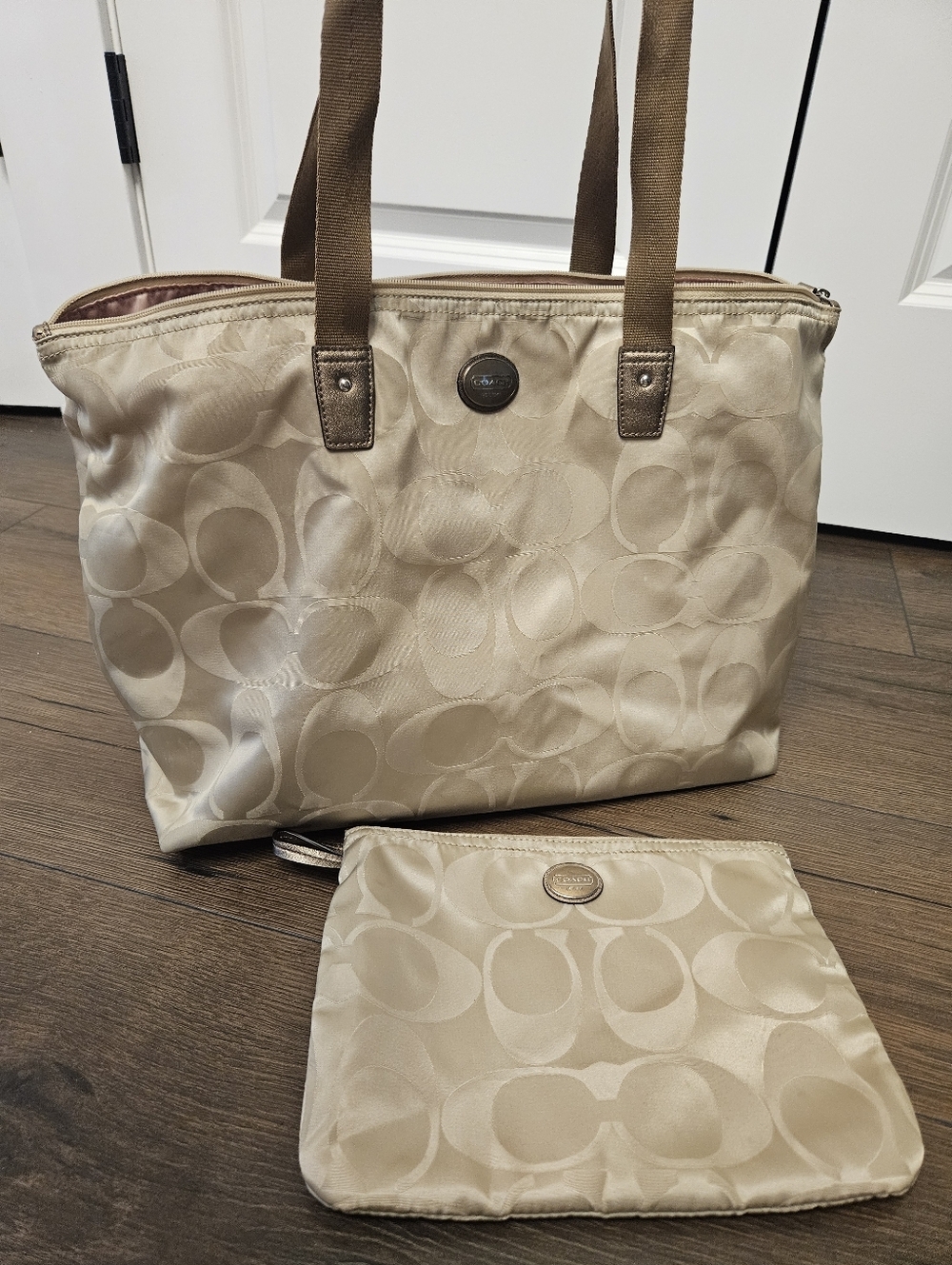 COACH GETAWAY SIGNATURE PATTERN NYLON WEEKENDER + POUCH